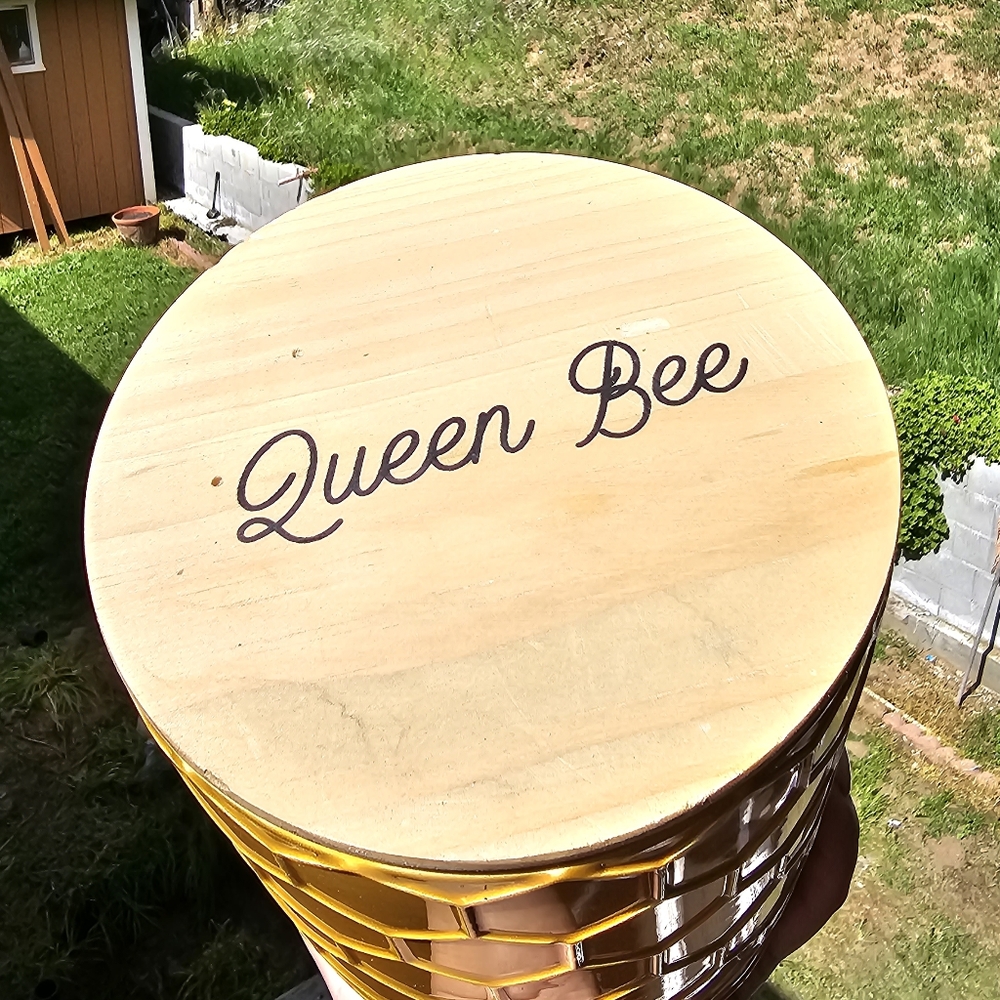 QUEEN BEE CANISTER - Picture 2 of 4